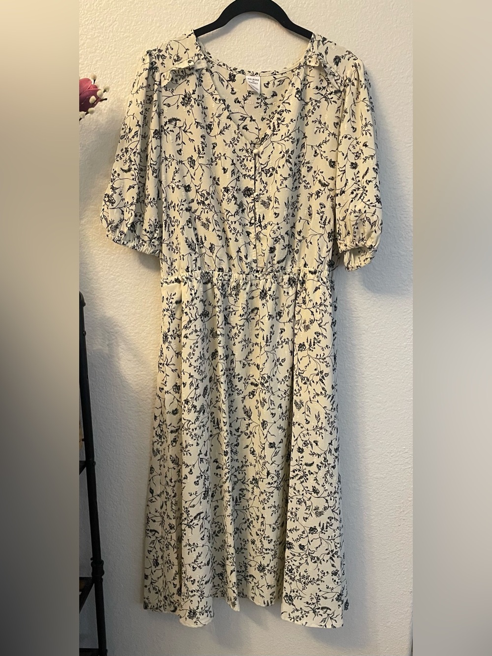 Melrose and Market puff sleeve floral dress, size large, cream and black, NWOT